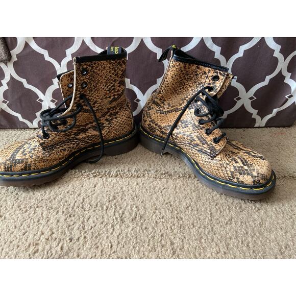 Women’s Dr. Martens snakeskin combat boots size 5 - Picture 2 of 8